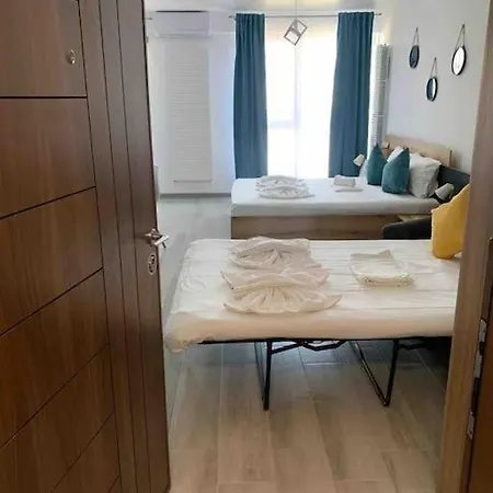 Holiday Studio Alezzi Nord 10 *